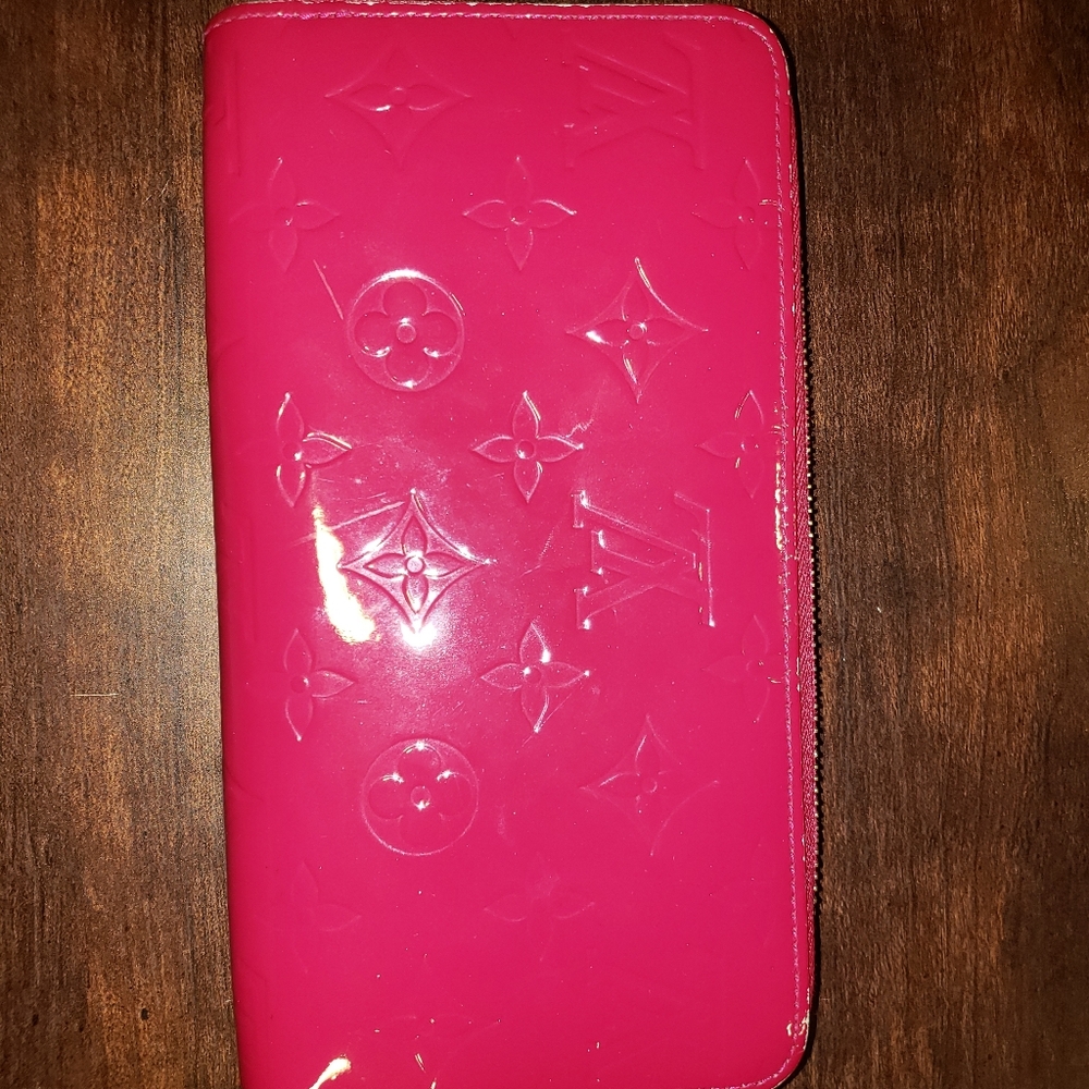 AUTHENTIC Louis Vuitton Vernis Zippy Wallet